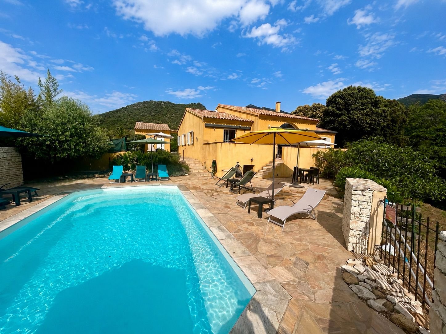 location maison avec piscine en corse saint florent